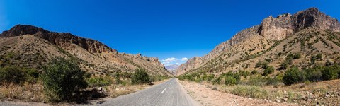 Carretera al monasterio Noravank, Armenia, 2016 10 01, DD 55 59 PAN