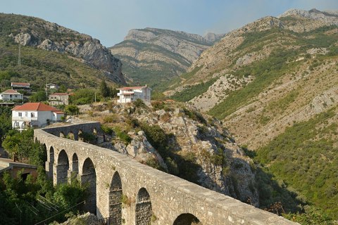 Bar Aqueduct (by Pudelek)