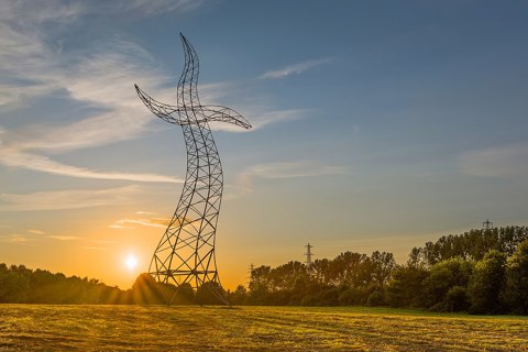 Emscherkunst Tanzender Strommast Zauberlehrling 04 Crop